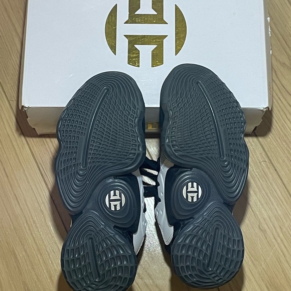 Adidas Harden Vol 4 - Blk/Wht - Men’s 7.5 - Picture 3 of 5